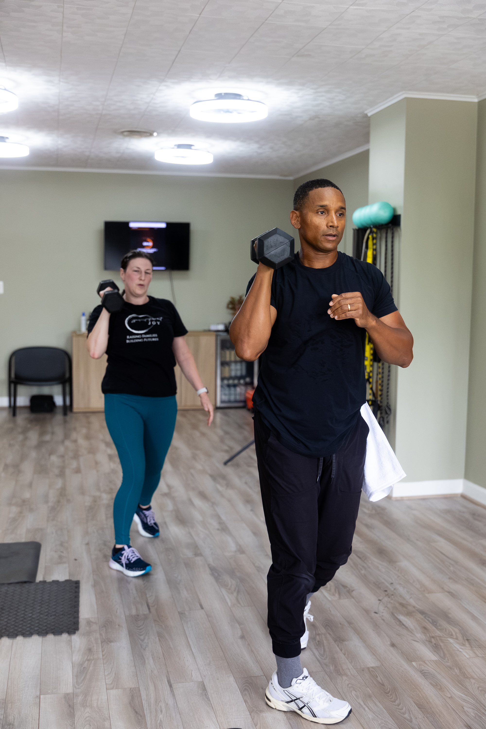 Damion walking lunges