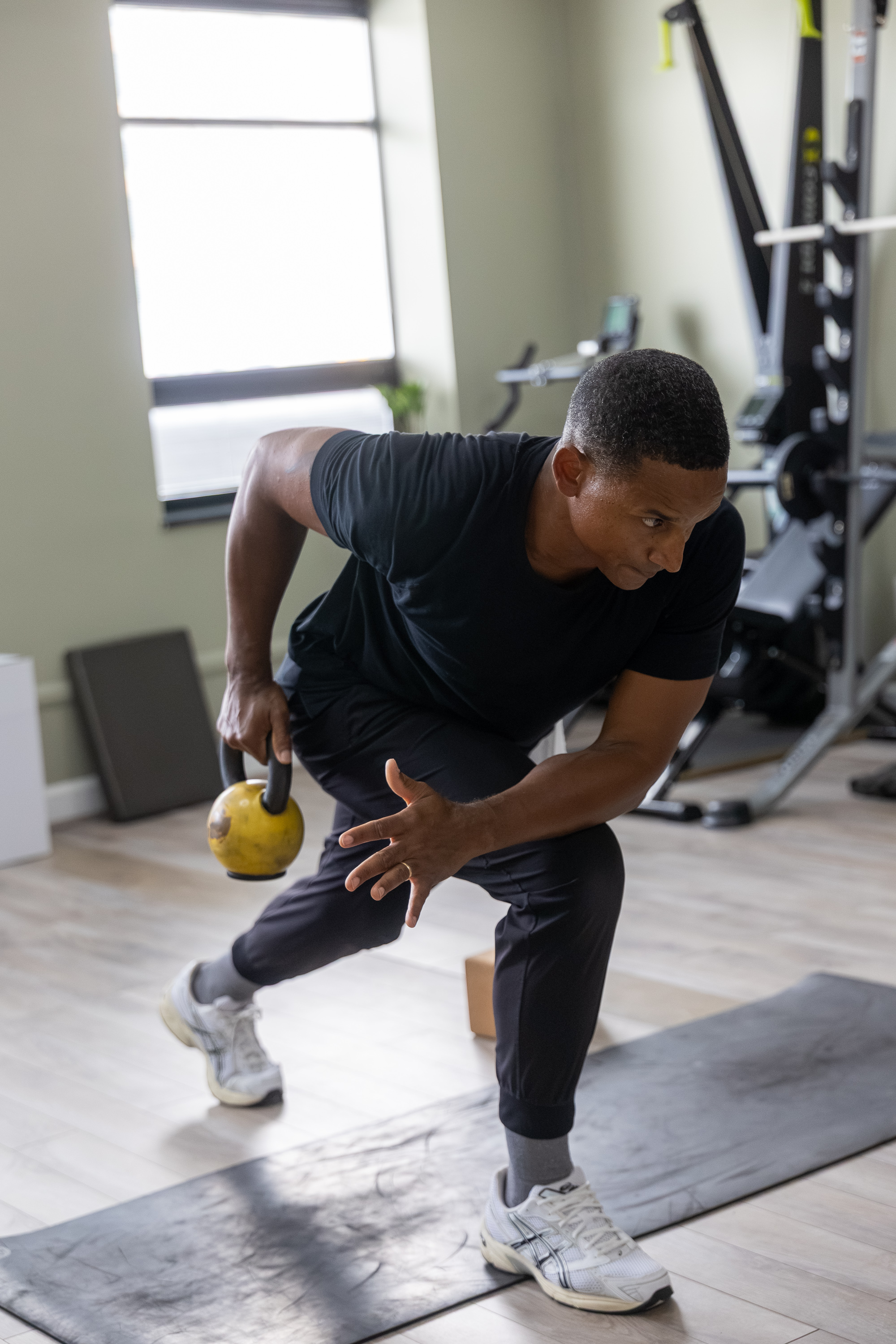 Damion kettlebell deadlift