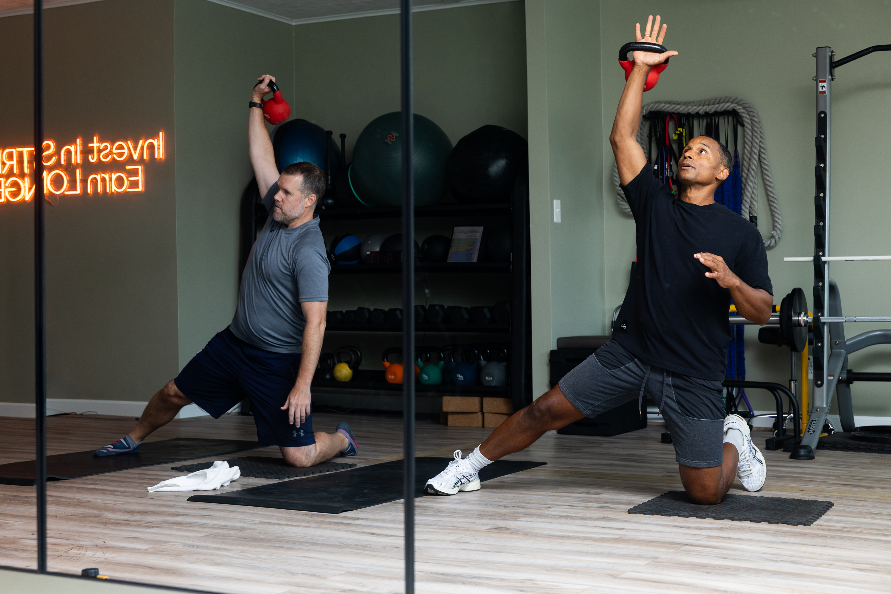 Mirror lunge overhead press