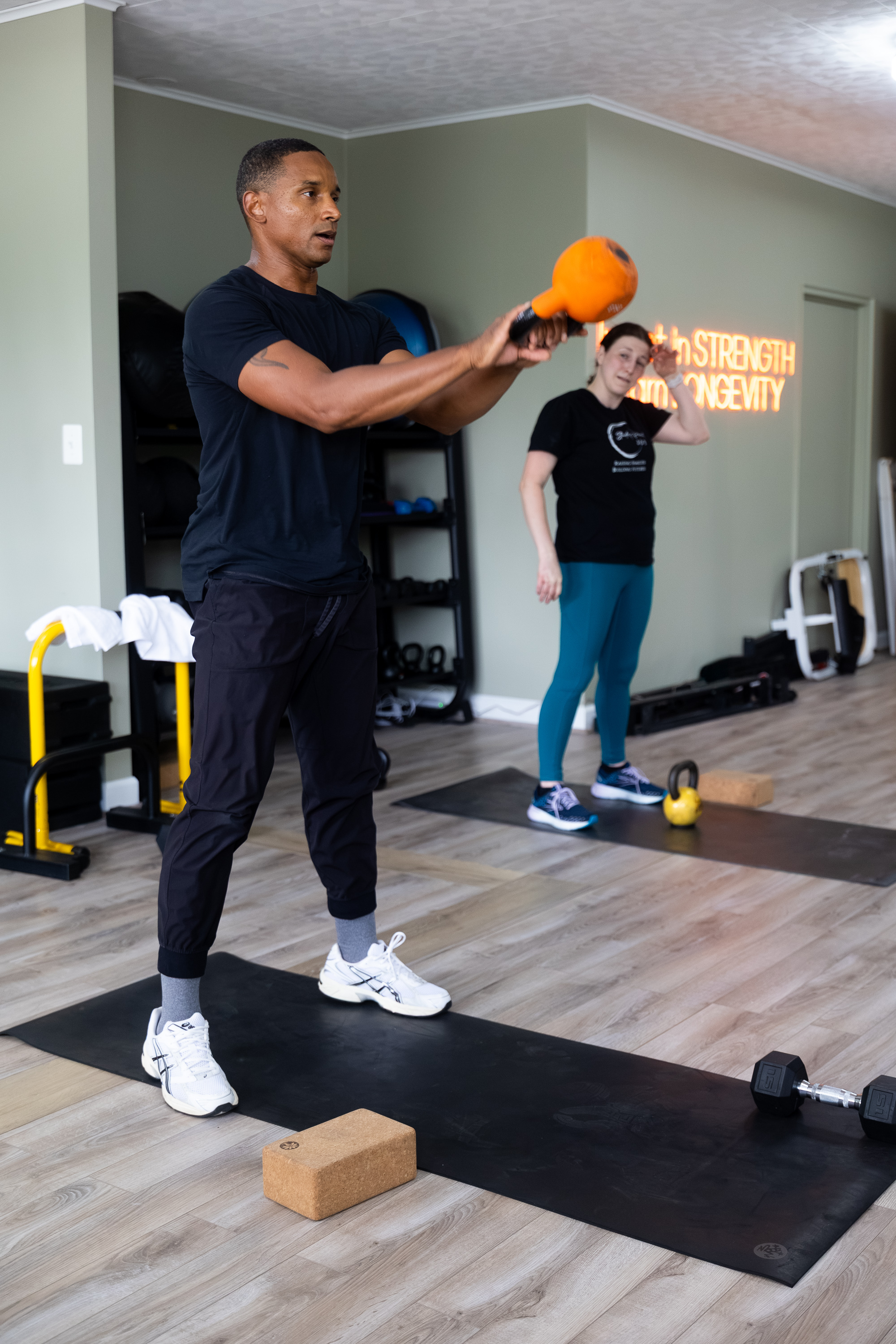 Damion kettlebell swing